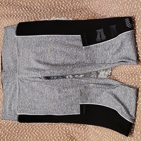 Victoria's Secret Pink Ultimate Leggings - Picture 3 of 9